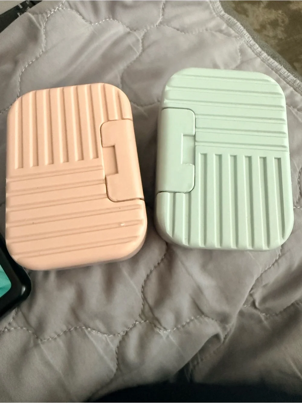 Kitsch Beauty Bar Bag Pair in Cream and Peach and travel bar holder